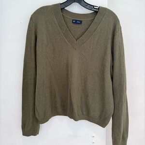 GAP CashSoft V-Neck Sweater in Olive Green